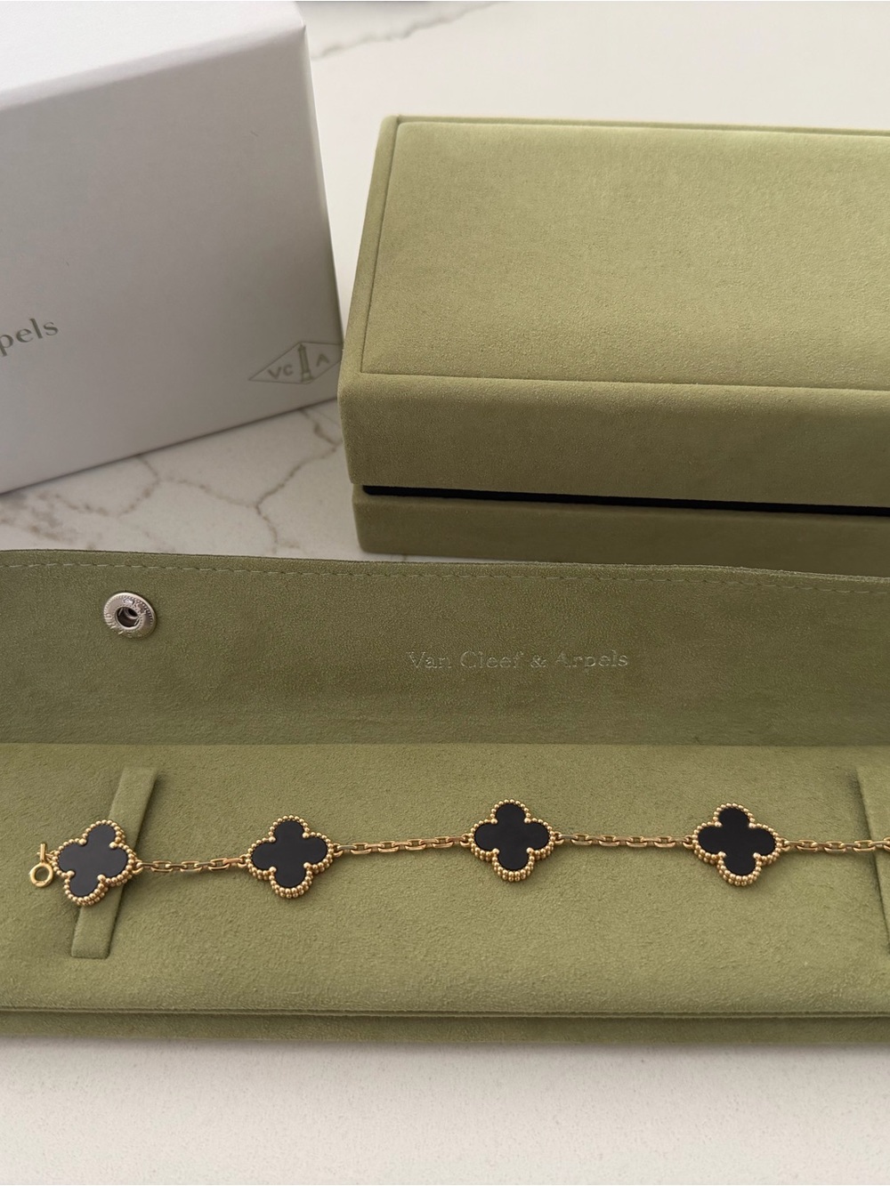 Van Cleef 5 Motif Bracelet – 18K yellow Gold Black Onyx - Picture 3 of 8